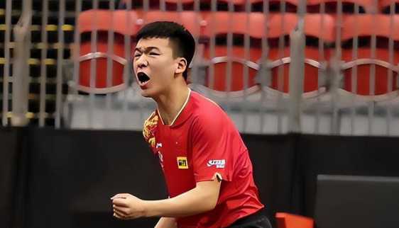 她通过青年 她通过青年